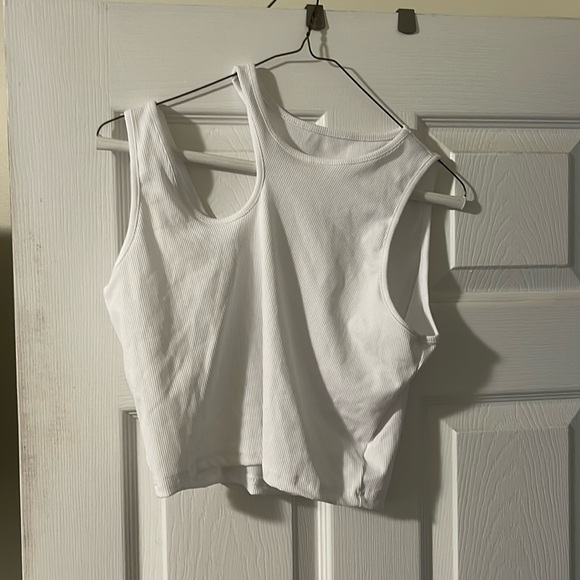 White crop top - Picture 1 of 1